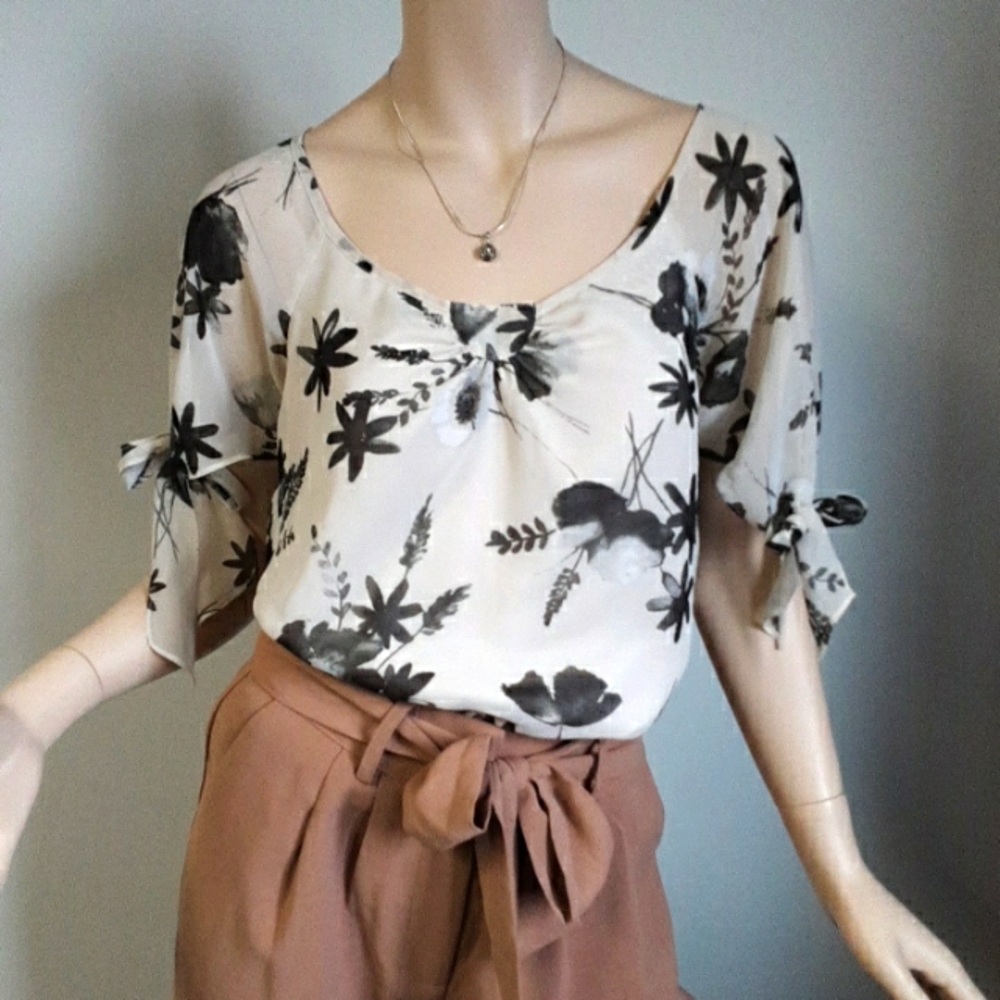 Ann Taylor loft floral short sleeve blouse
